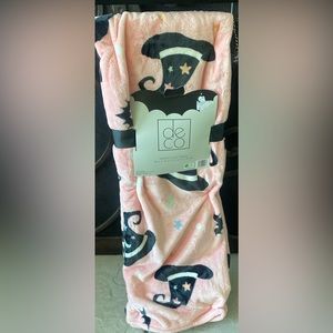 DECO HALLOWEEN PINK WITCH HAT THROW BLANKET BATS MOON STARS